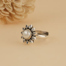 Load image into Gallery viewer, Mini Zircon Flower Pearl Ring