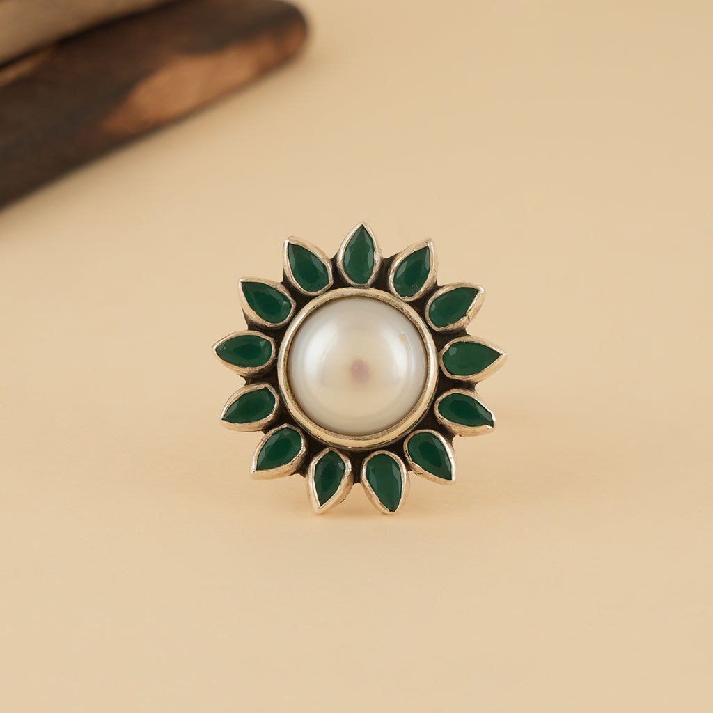Emerald Flower Pearl Ring