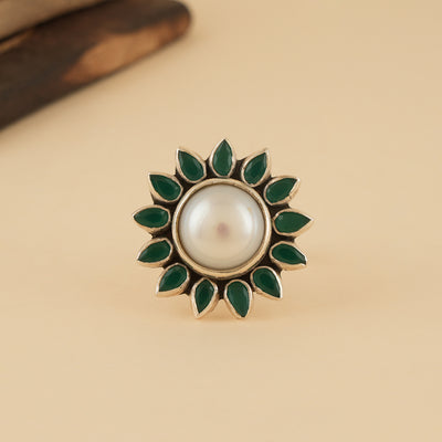 Emerald Flower Pearl Ring