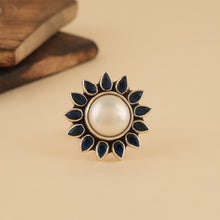 Load image into Gallery viewer, Blue Flower Pearl Ring