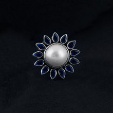 Load image into Gallery viewer, Blue Flower Pearl Ring