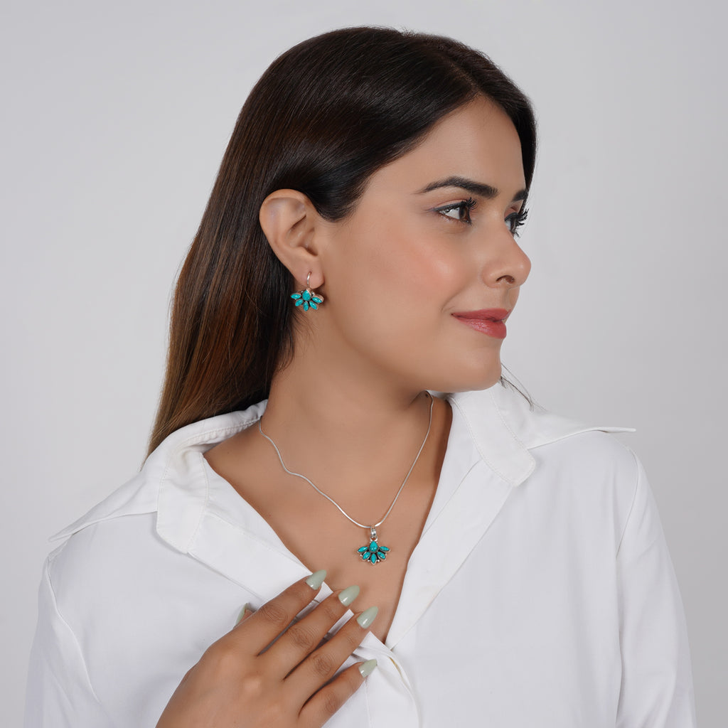 Cutstone Half Flower Pendant Set