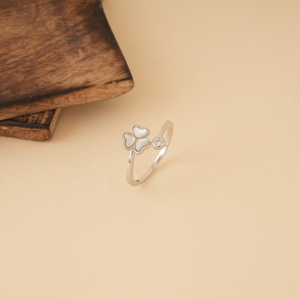 Dainty Flower Ring