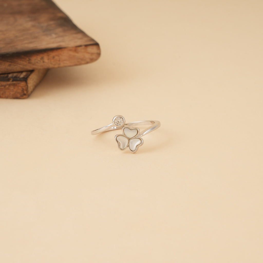 Dainty Flower Ring