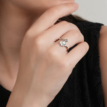 Load image into Gallery viewer, Dainty Flower Ring