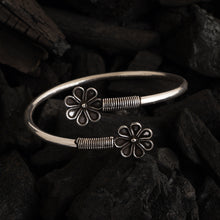 Load image into Gallery viewer, Silver Openable Bangle