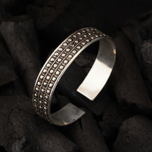 Load image into Gallery viewer, Silver Hand Cuff