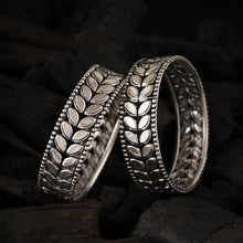 Load image into Gallery viewer, Silver Petals Bangle (Single)