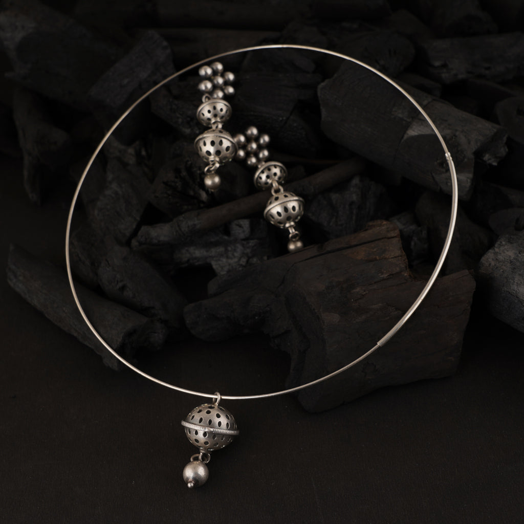 Silver Hasli With Ball Pendant