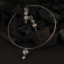 Load image into Gallery viewer, Silver Hasli With Ball Pendant