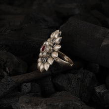 Load image into Gallery viewer, Kundan Flower Ring