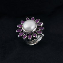 Load image into Gallery viewer, Ruby Flower Pearl Ring