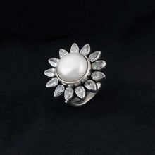 Load image into Gallery viewer, Zircon Flower Pearl Ring