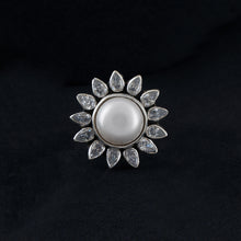 Load image into Gallery viewer, Zircon Flower Pearl Ring