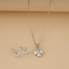 Load image into Gallery viewer, Fine White Flower Pendant Set