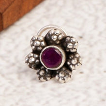 Load image into Gallery viewer, Flower Nose Pin