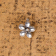 Load image into Gallery viewer, Flower Nose Pin