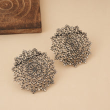 Load image into Gallery viewer, Oversized Filigree Studs