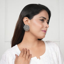 Load image into Gallery viewer, Oversized Filigree Studs