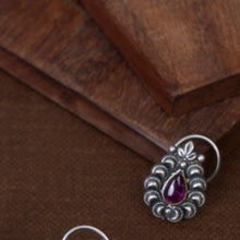 Load image into Gallery viewer, Paisely Ruby Nose Pin