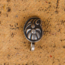 Load image into Gallery viewer, Paisley Nose Pin with flower motif