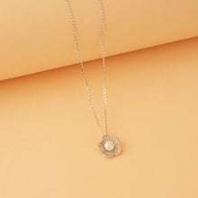 Load image into Gallery viewer, Silver Floral Pearl Necklace