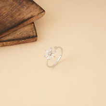 Load image into Gallery viewer, Zircon Flower Ring