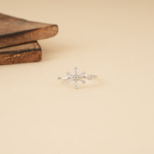 Load image into Gallery viewer, Zircon Flower Ring