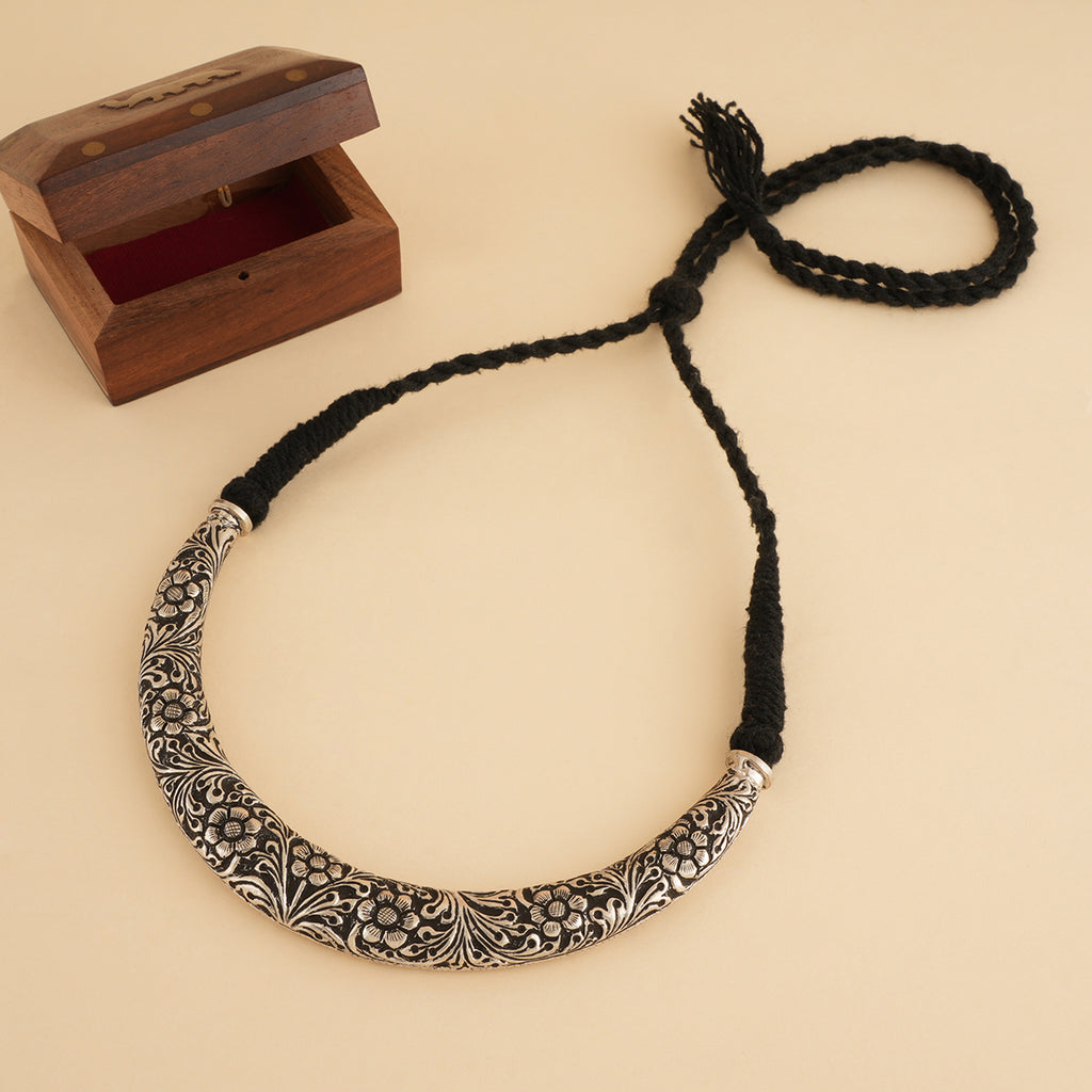 Floral Chitai Hasli with Thread