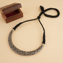 Load image into Gallery viewer, Floral Chitai Hasli with Thread