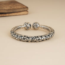 Load image into Gallery viewer, Chitai Work Silver Kada (Single)