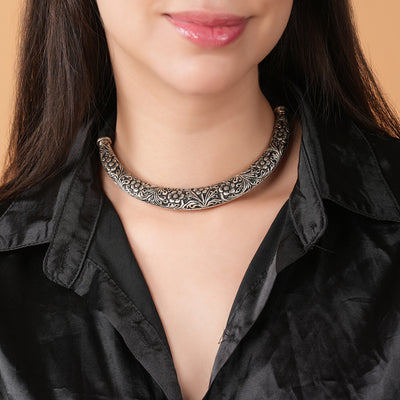 Floral Chitai Hasli with Thread