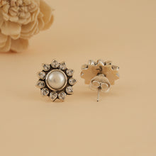 Load image into Gallery viewer, Pearl Bloom Studs