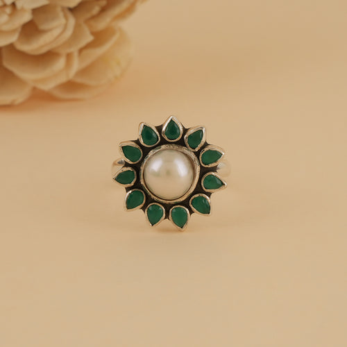 Mini Emarald Flower Pearl Ring
