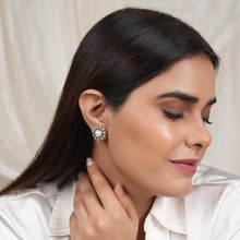 Load image into Gallery viewer, Pearl Bloom Studs
