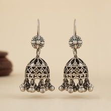 Load image into Gallery viewer, Mughal Jaali Silver Jhumkis