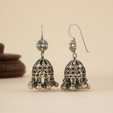 Load image into Gallery viewer, Mughal Jaali Silver Jhumkis
