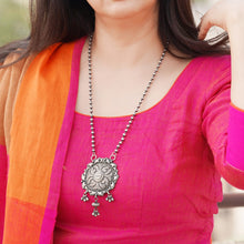 Load image into Gallery viewer, Devi Pendant Necklace