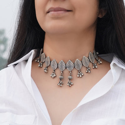 Intricate Leaf Drop Choker