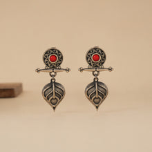 Load image into Gallery viewer, Silver Leaf Earrings