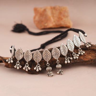Intricate Leaf Drop Choker