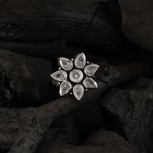 Load image into Gallery viewer, Zircon Flower Ring