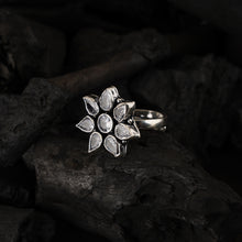 Load image into Gallery viewer, Zircon Flower Ring