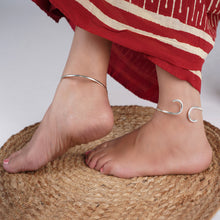 Load image into Gallery viewer, Silver Wire Anklet