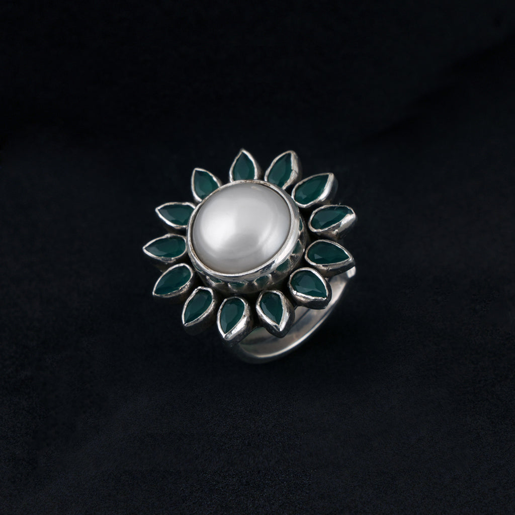 Green Flower Pearl Ring