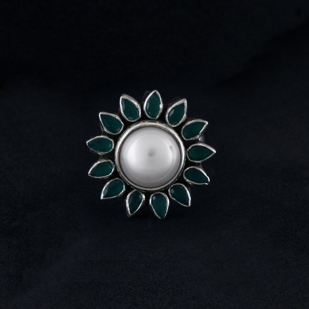 Green Flower Pearl Ring