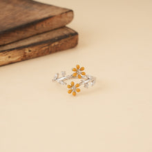 Load image into Gallery viewer, Enameled Flower Ring