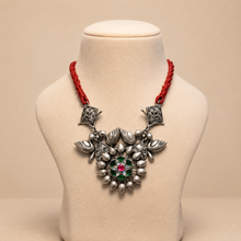 Load image into Gallery viewer, Kundan Pendant Necklace