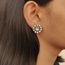 Load image into Gallery viewer, Kundan Studs