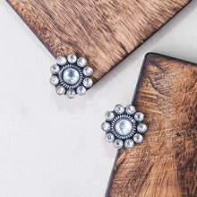 Load image into Gallery viewer, Kundan Studs